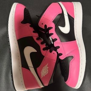 Jordan 1 mid Barbie pink
